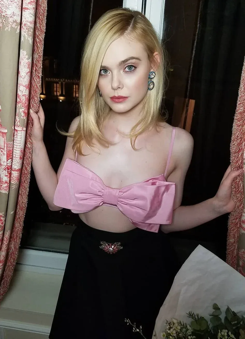 Elle Fanning photo 7 — American, Blonde