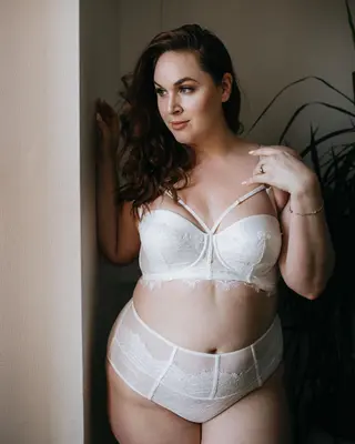 Elle Valera photo 16 — Green, Latin