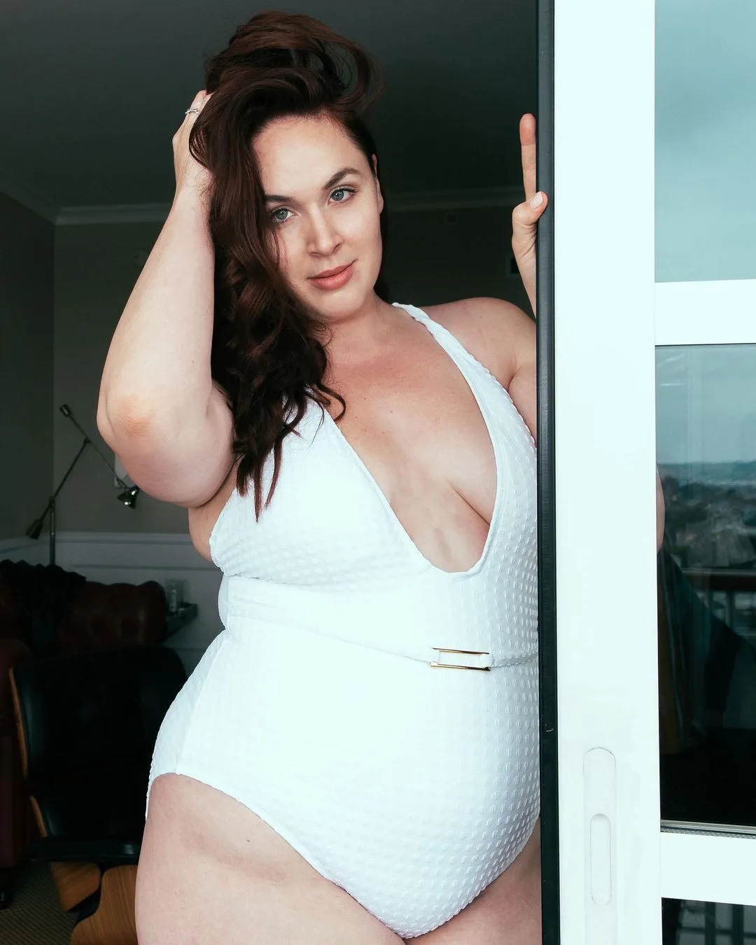 Elle Valera photo 4 — Green, Latin