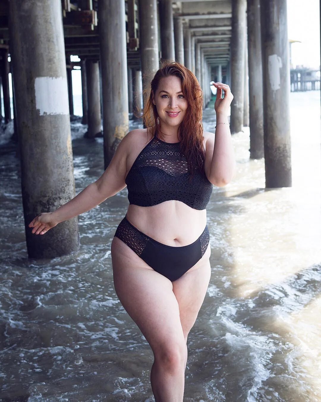 Elle Valera photo 8 — Red, Chubby