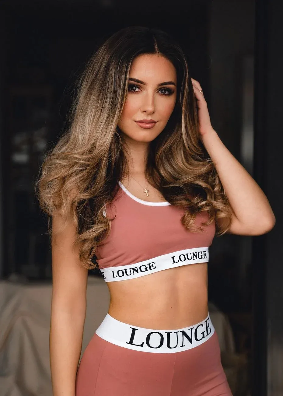 Elly Stark photo 5 — Caucasian, Glamour Model, Influencer