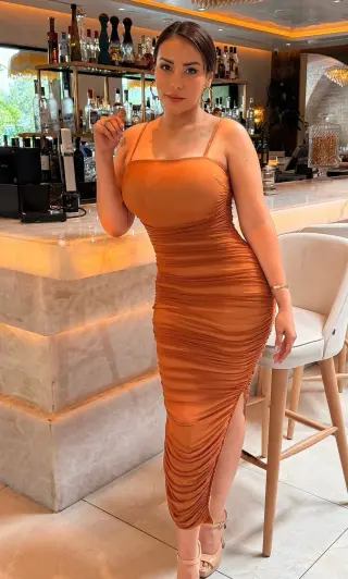 Elsa Oseguera photo 1 — Honduran, Brown