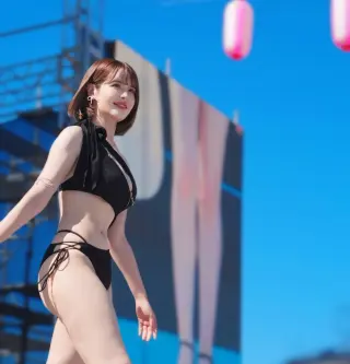 Ema Chizuru photo 11 — Mixed-race (primarily Asian), AV Idol