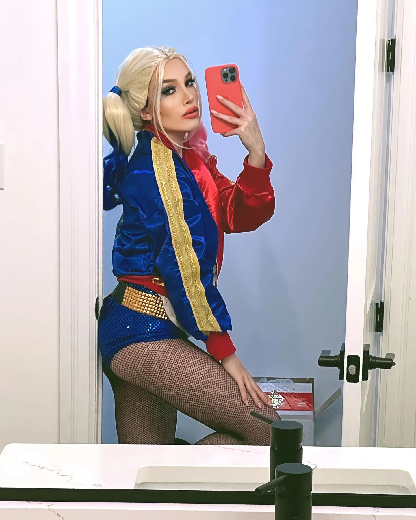 Emerome photo 6 — Camgirl (former), Cosplayer, Gamer, YouTuber, Canadian