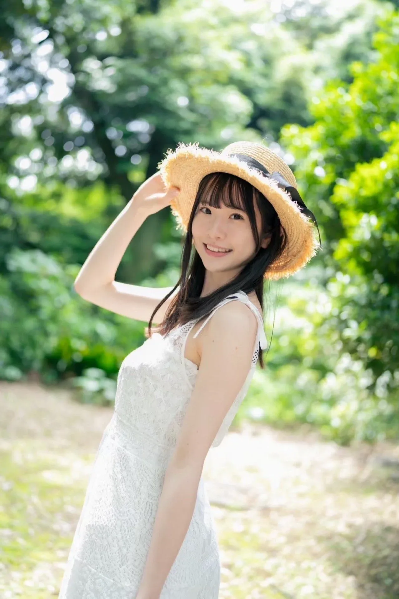 Emika Shirakami photo 3 — Slim, Brown