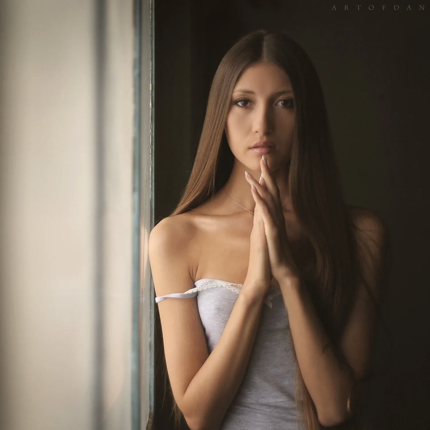 Emilia Sky photo 4 — Brown, Caucasian
