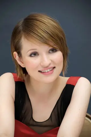 Emily Browning photo 4 — Green, Caucasian