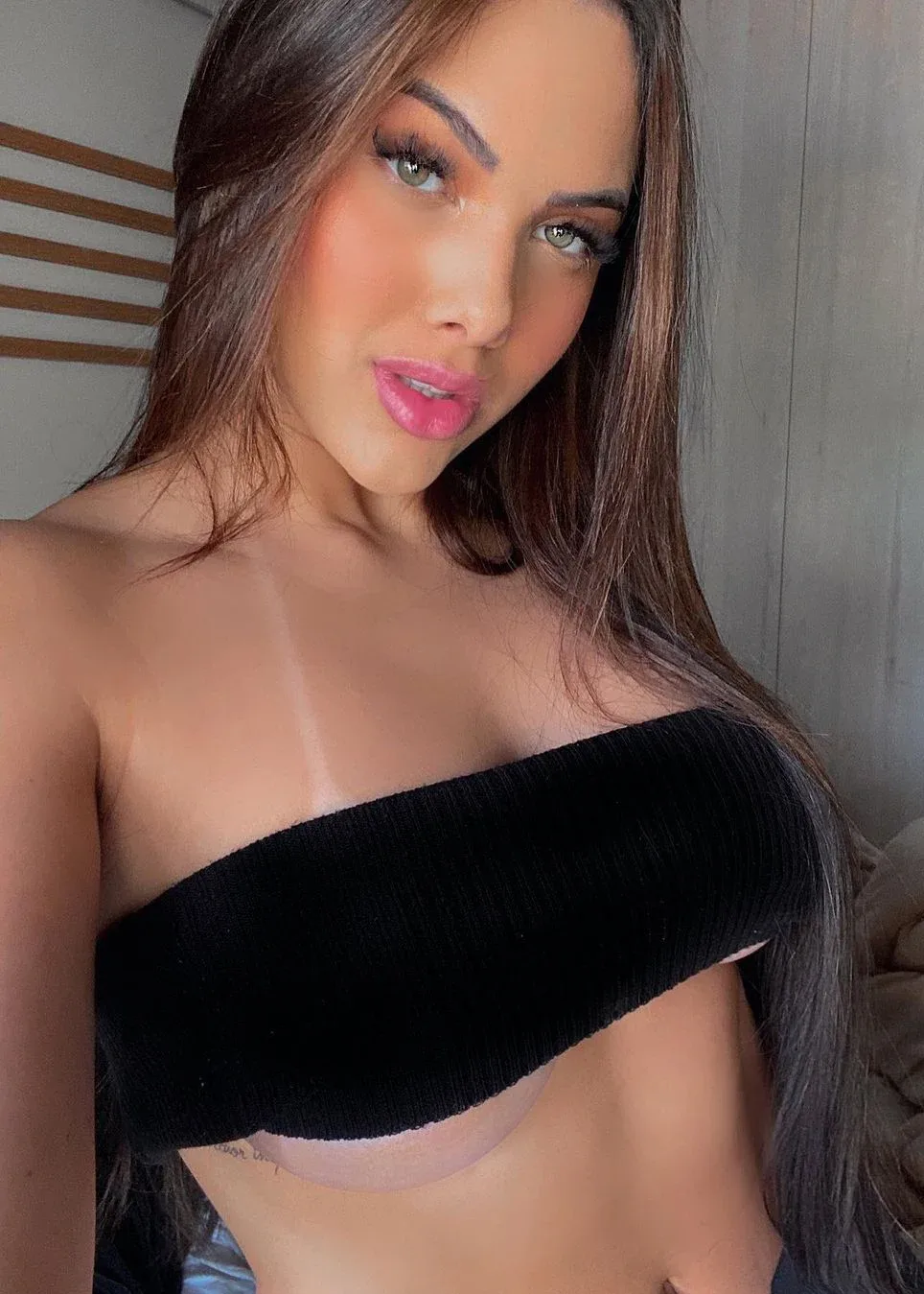 Emily Garcia photo 7 — Brazilian, Brown
