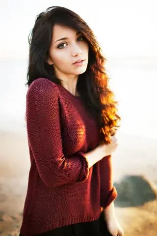 Emily Rudd photo 9 — Slim, Blue