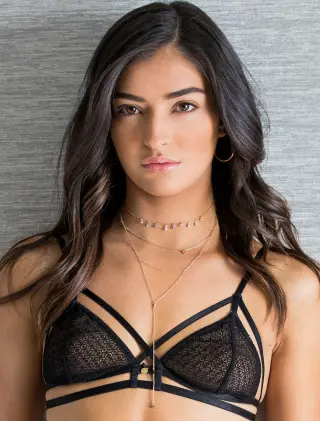 Emily Willis photo 4 — Brown, Latin