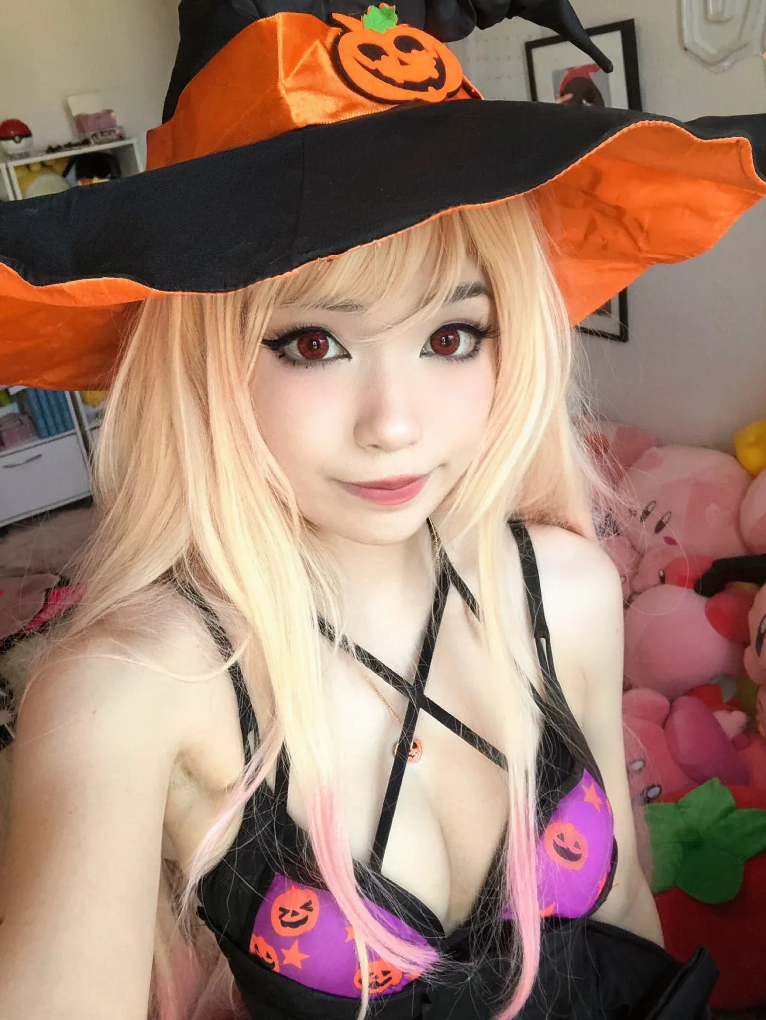 Emiru photo 10 — Brown, Mixed-race (primarily Asian)