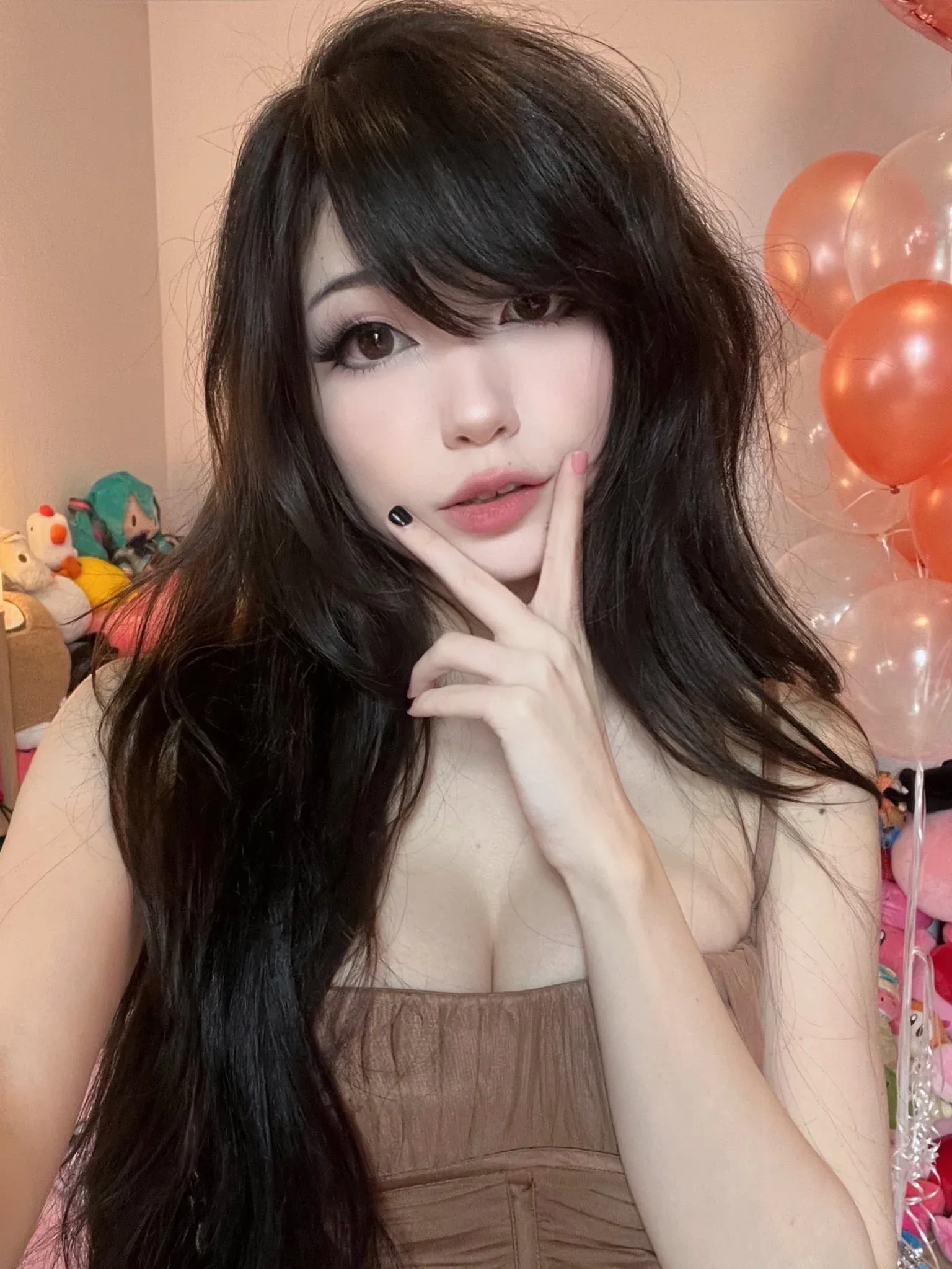 Emiru photo 6 — Content Creator (Non-Adult), Cosplayer, Gamer, Influencer, TikTok Star, YouTuber, American