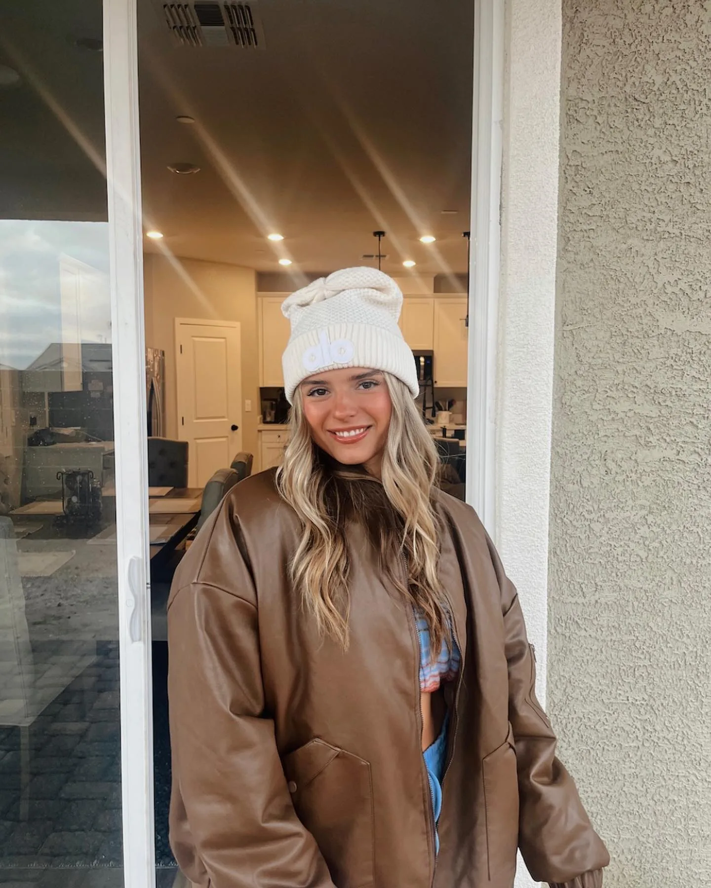 Emma Conner photo 8 — Blonde, Average