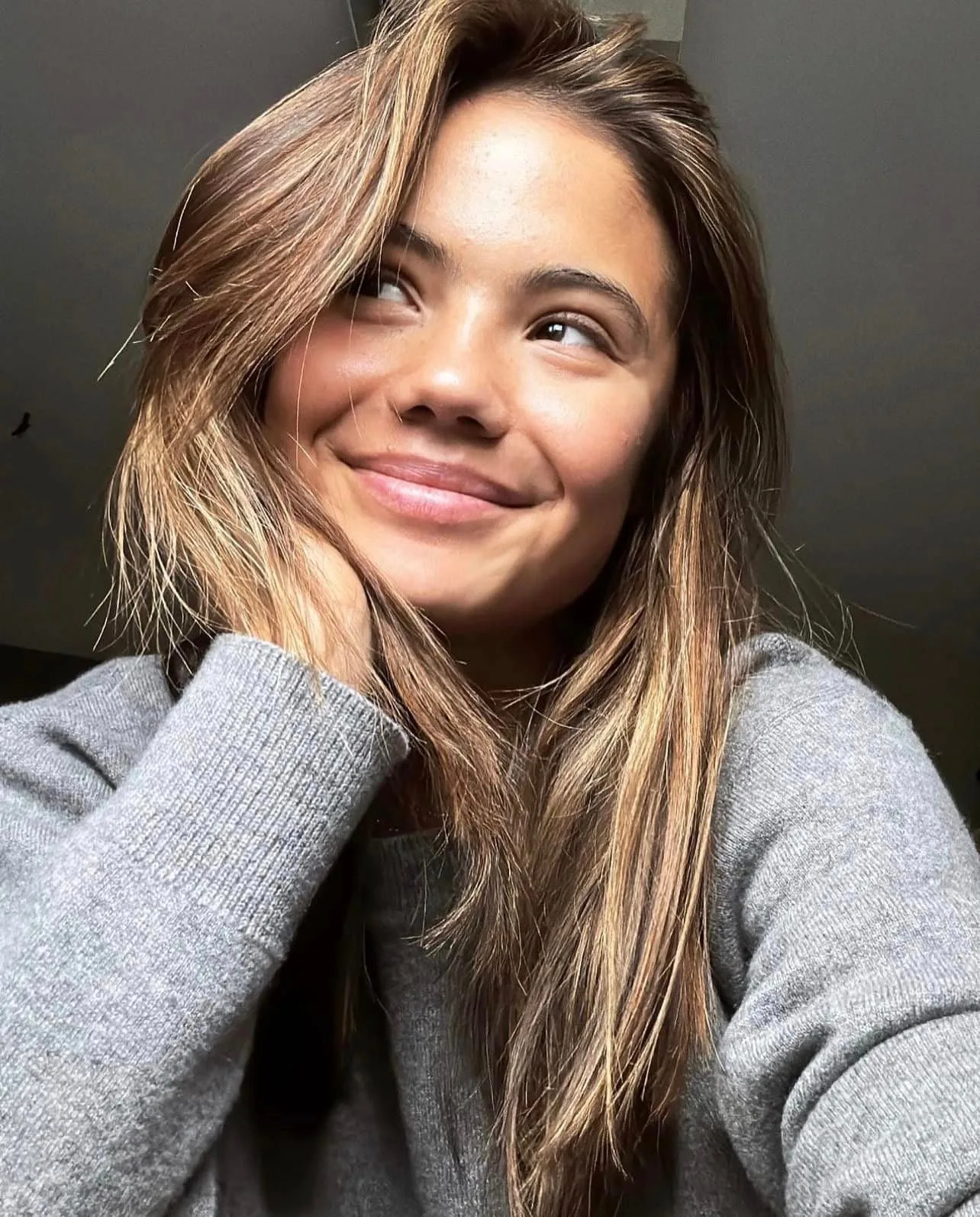 Emma Raducanu photo 5 — Mixed-race (primarily Asian), Sportswoman: Tennis Player