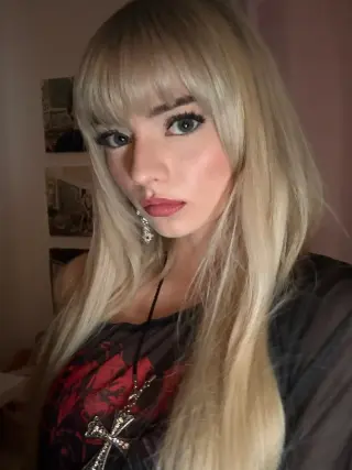 Emma's Myspace photo 8 — Blonde, Slim