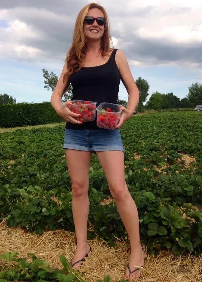 Emma WhispersRed photo 1 — British, Red