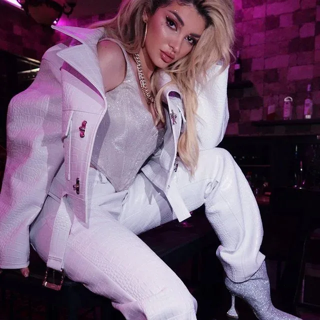 Era Istrefi photo 1 — Albanian), (Kosovar, Brown