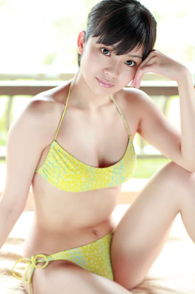 Eri Akiyama photo 3 — Brown, Asian