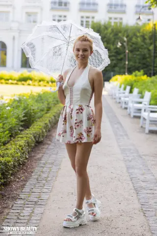 Erika Fox photo 7 — Ukrainian, Red