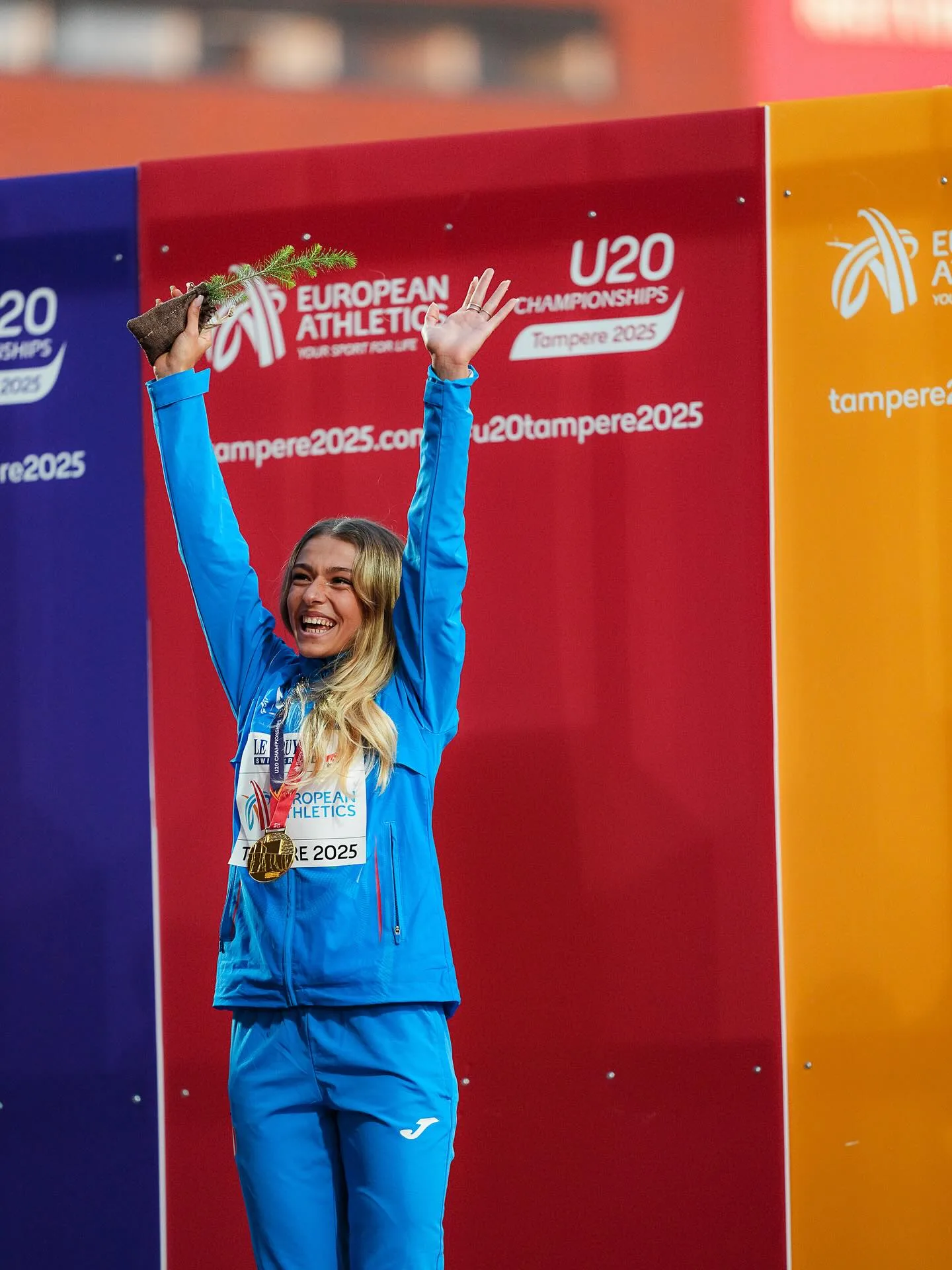 Erika Saraceni photo 14 — Blonde, Athletic