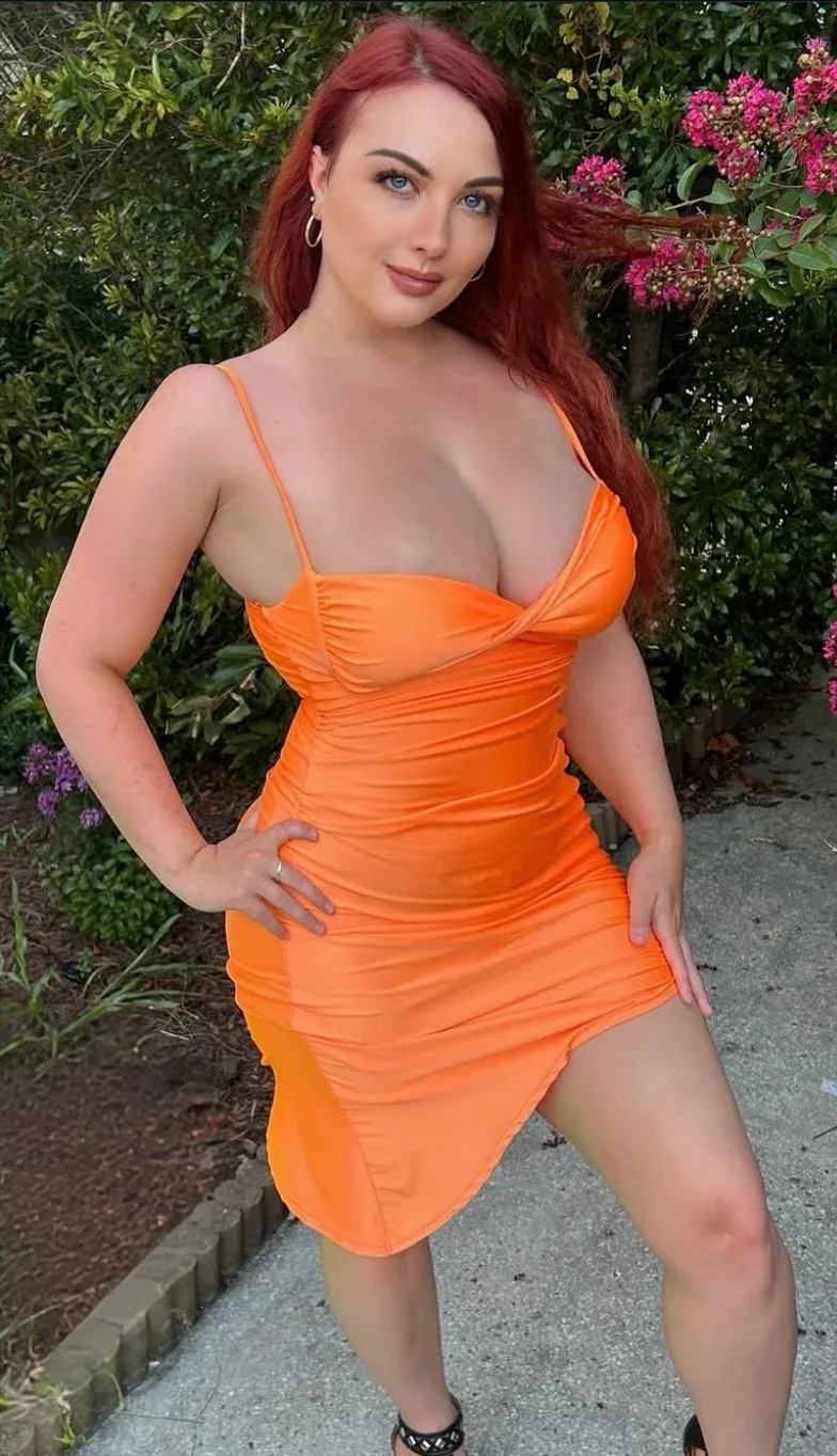 Erin Bella photo 1 — Blonde, Chubby
