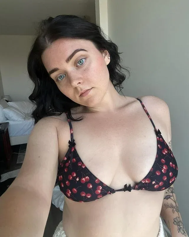 Erin Dougal photo 13 — American, Brown