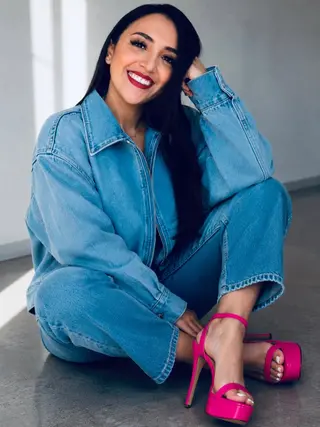 Esmeralda Mejia photo 16 — Business Woman, Fitness Trainer, Musician: Singer, Brown