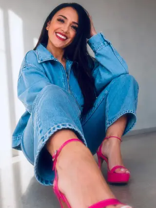 Esmeralda Mejia photo 18 — Average, Brown