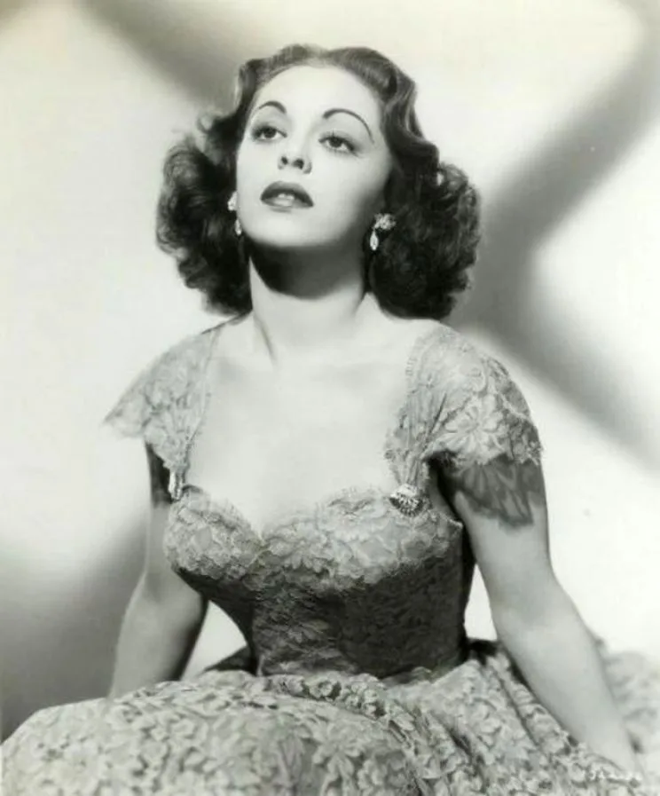 Estelita Rodriguez photo 10 — Brown, Latin