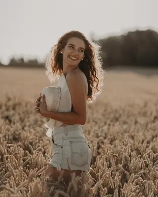 Eva Keil photo 14 — Auburn, Slim