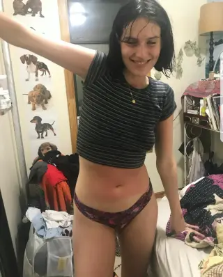 Eva Victor photo 8 — Brown, Slim