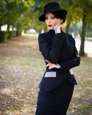Eve Pain photo 17 — Mixed-race (primarily Caucasian), Fashion Designer, Fetish Model, Glamour Model, Influencer, Model