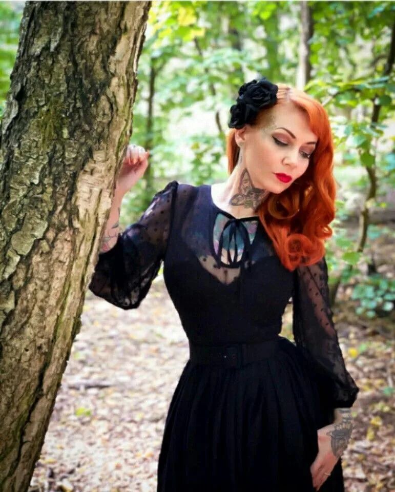 Eve Pain photo 5 — Mixed-race (primarily Caucasian), Fashion Designer, Fetish Model, Glamour Model, Influencer, Model