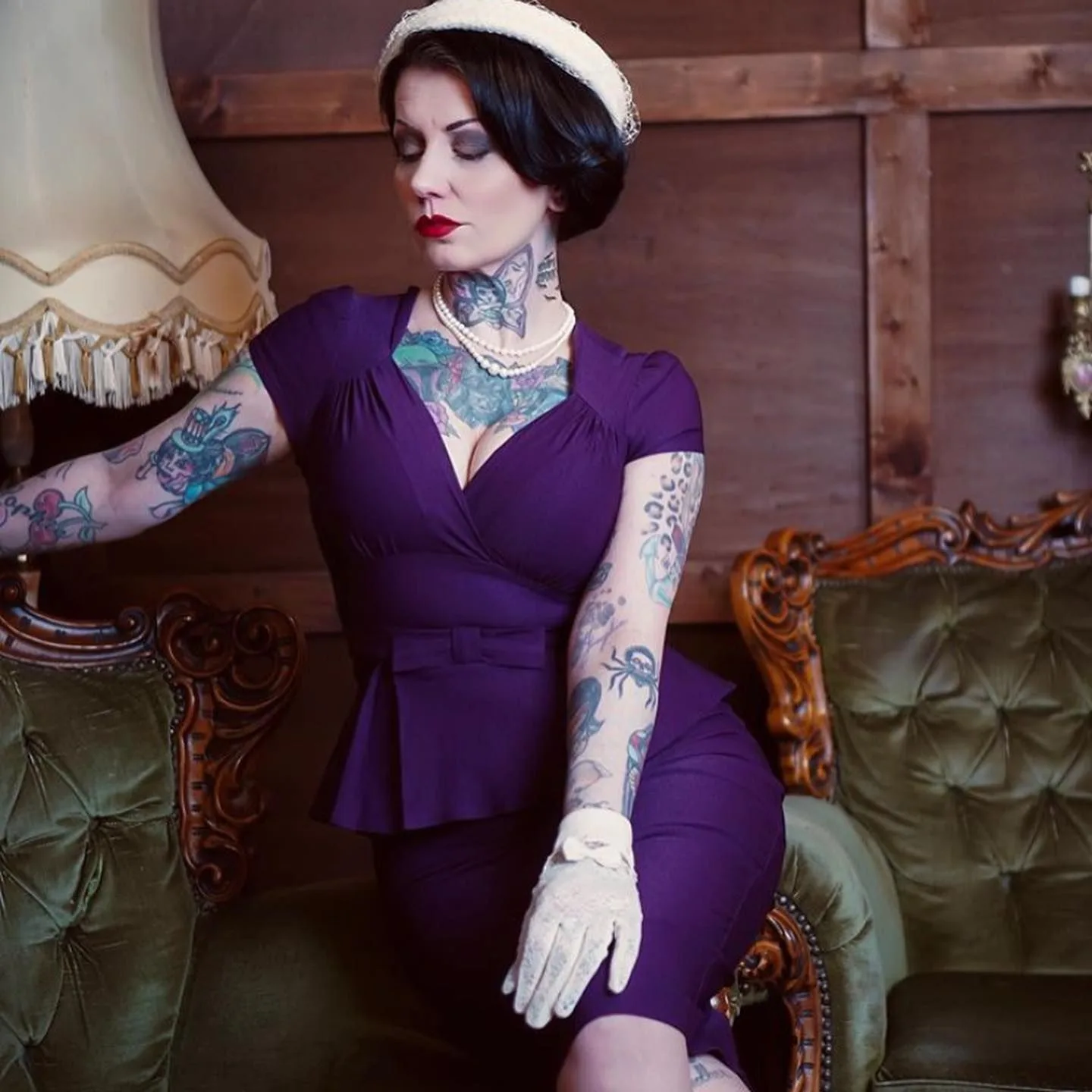 Eve Pain photo 7 — German, Brown