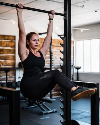 Fabienne Wohlwend photo 9 — Athletic, Brown