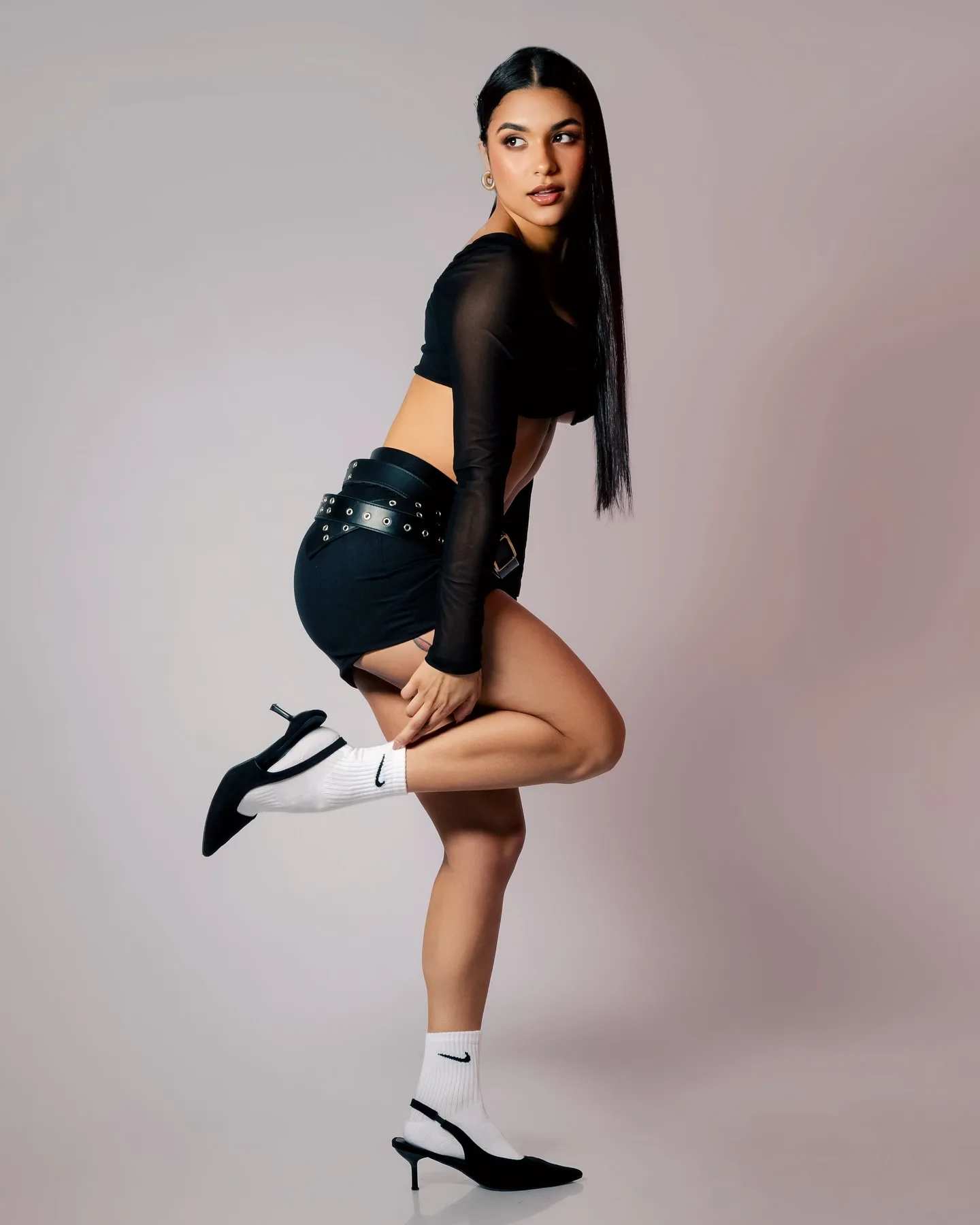 Fabiola Velasquez photo 2 — Black, Slim