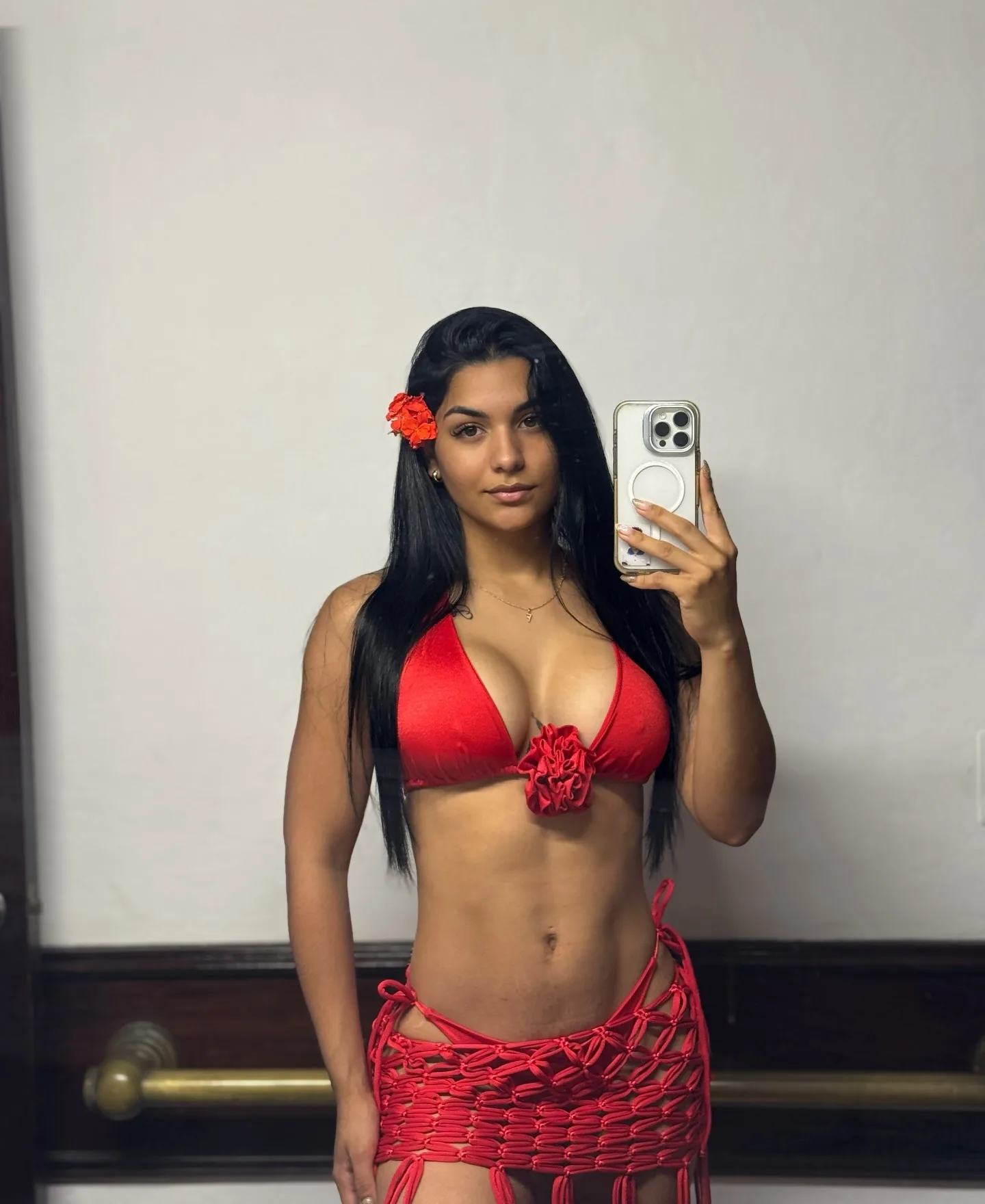 Fabiola Velasquez photo 9 — Slim, Brown