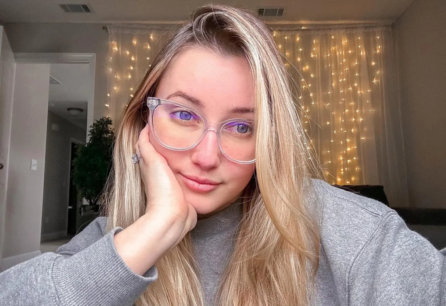 Fabled Fawn ASMR photo 8 — Brown, Slim