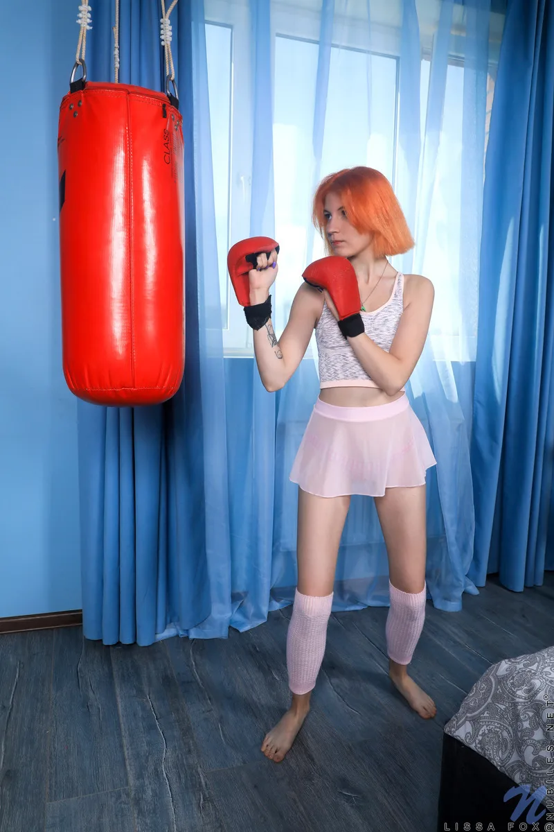 Felenk Roka photo 8 — Red, Athletic