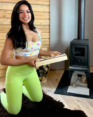 Fernanda Brandao photo 10 — Brown, Latin