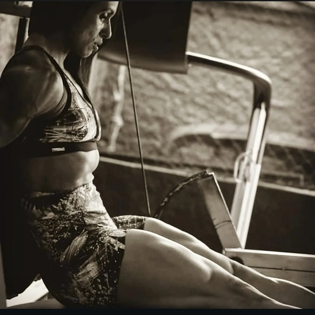 Fernanda Diniz photo 18 — Muscular, Brown