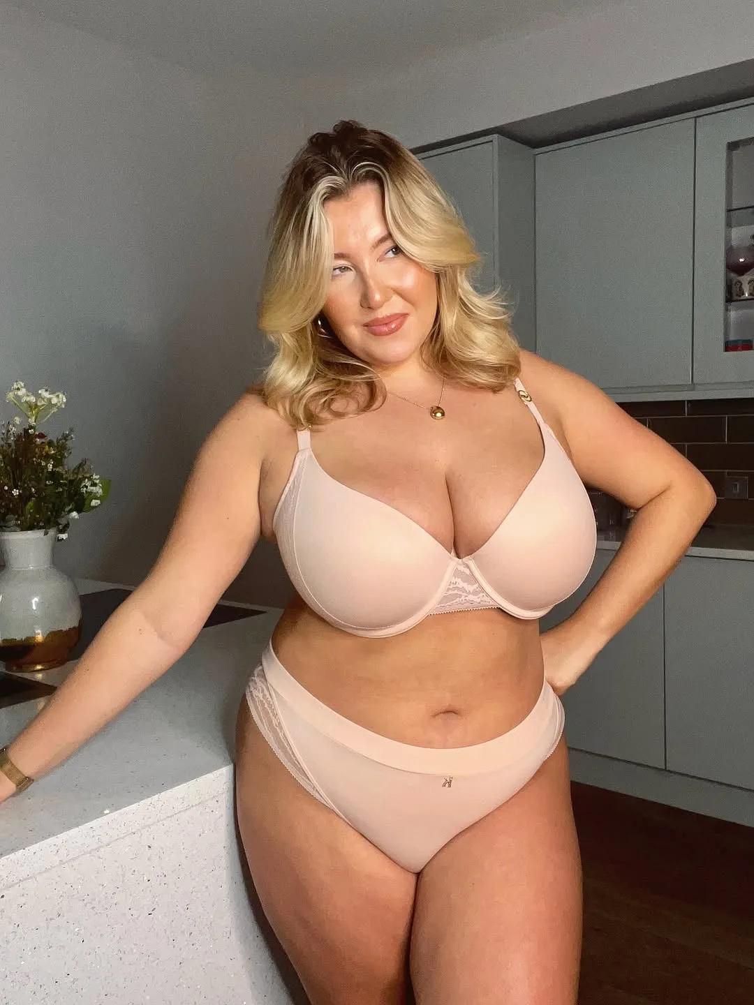 Florence Clara photo 3 — Model, Chubby