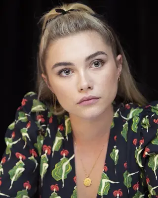 Florence Pugh photo 15 — Slim, Green