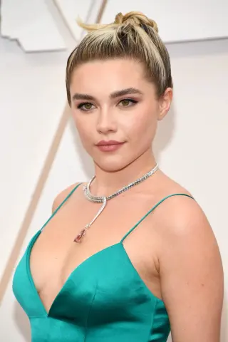 Florence Pugh photo 16 — Green, Caucasian