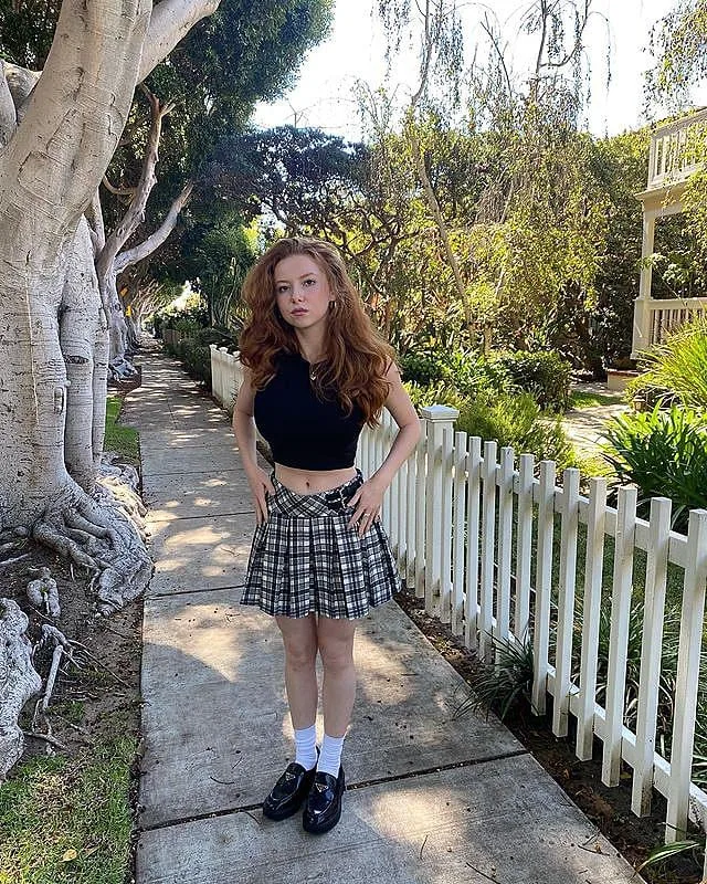 Francesca Capaldi photo 15 — Slim, Brown