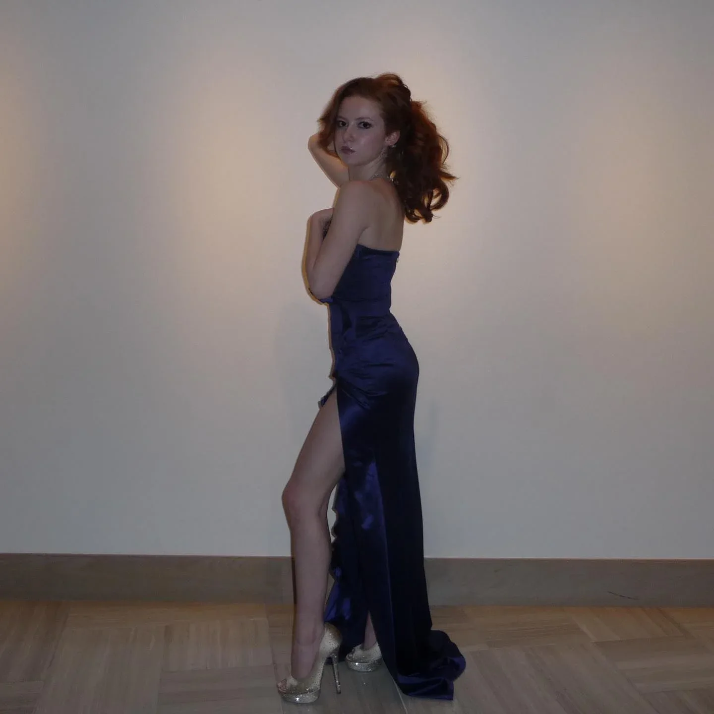 Francesca Capaldi photo 19 — American, Red