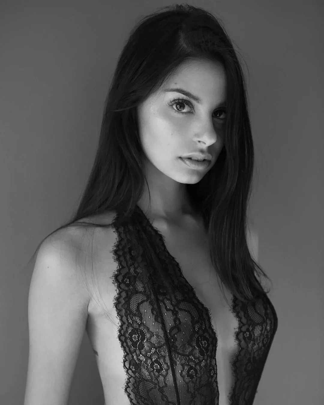 Francesca Kuzmanic photo 4 — Brown, Latin