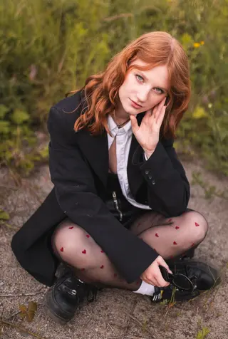 Franka J. photo 13 — German, Red