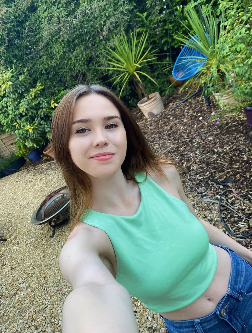 Frankie Lollia photo 9 — Green, Gamer