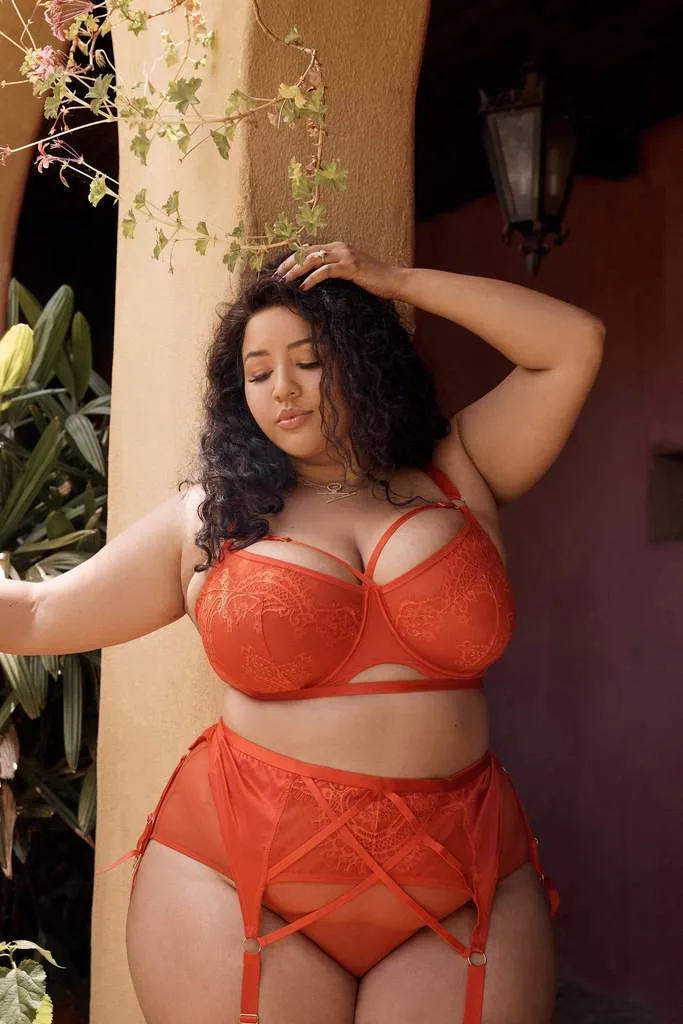 Gabi Gregg photo 15 — Mixed-race (primarily Black), Plus Size Model